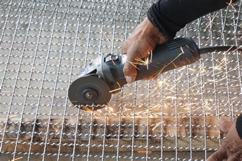 how to cut wire mesh